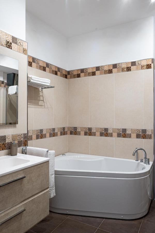 A Due Passi - Guest House Санто-Стефано-ди-Камастра Экстерьер фото
